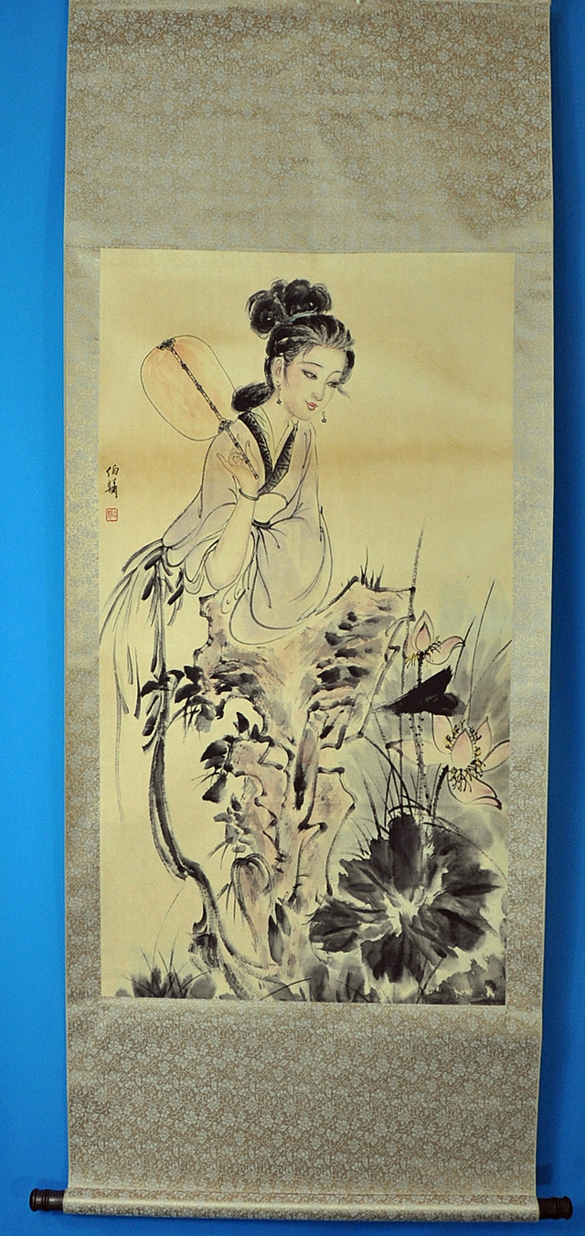 人気通販F25514 中国美術 白伯(白伯)作 「仕女観荷」美人画 女性画 掛軸 紙本 工芸 彩色 掛軸