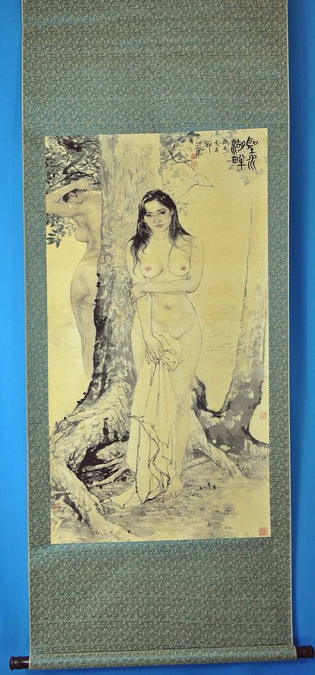 日本国産F25523 中国美術 何家英 作「聖水湖畔 裸婦画」美人画 女性画 掛軸 紙本 工芸 彩色 天津 中国名家 中国現代アート 掛軸